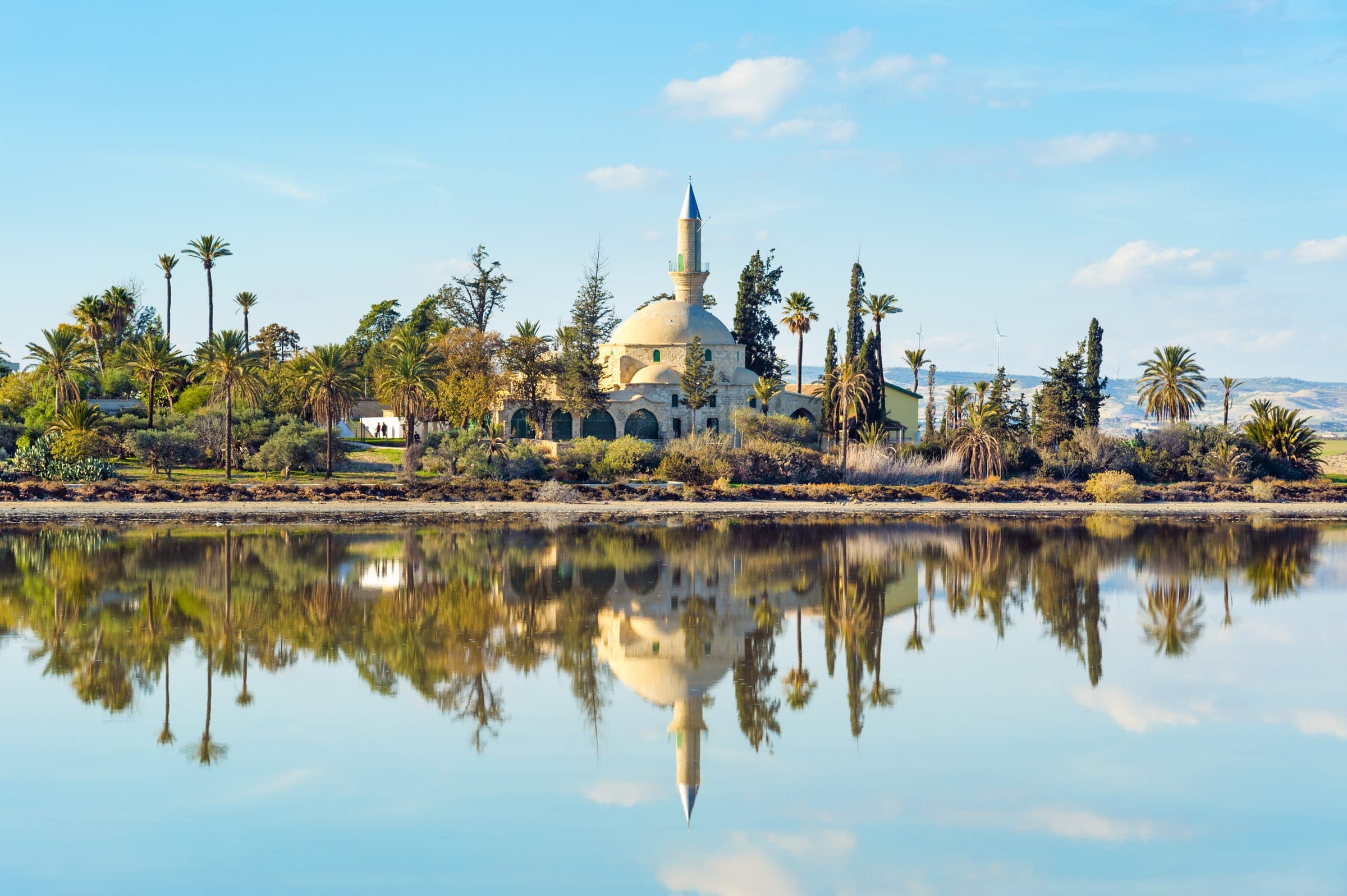 Hala Sultan Tekke-moskee aan de oever van het zoutmeer van Larnaca, Cyprus